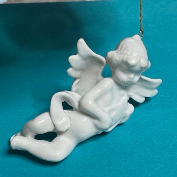 White Glazed Ceramic Cherub Angel Playing Mandolin Christmas Ornament 3.25" - Picture 3 of 15